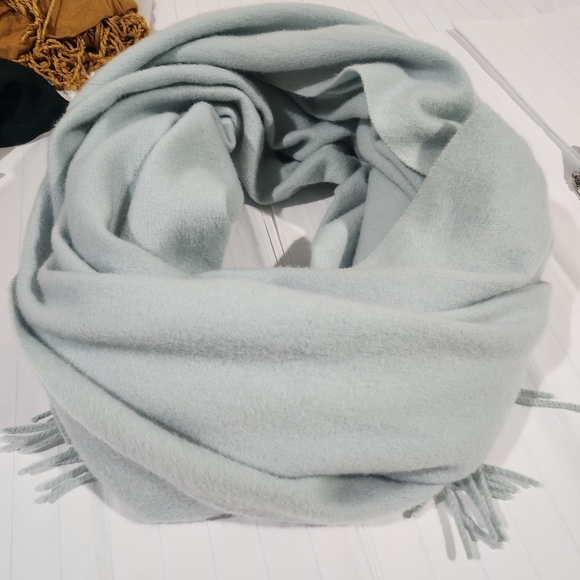 DKNY SHAWL / SCARF Cashmere - Picture 1 of 13